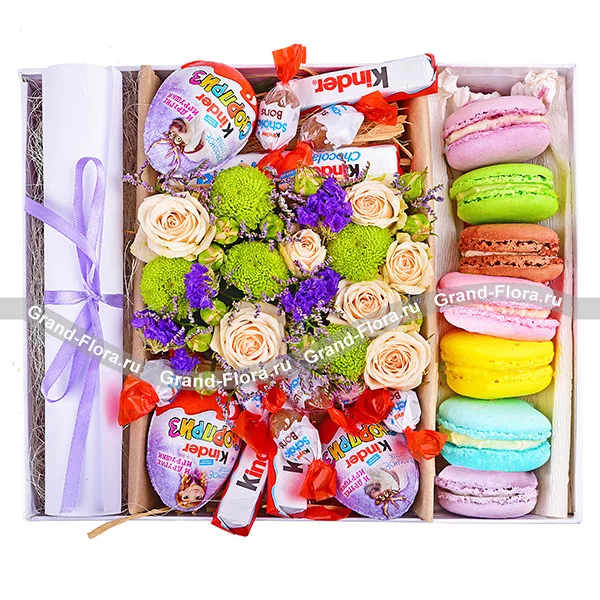 Сладкое послание - коробка из хризантем и киндеров